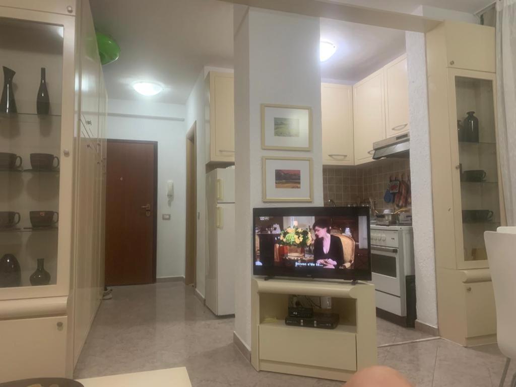 Cheerful 1-Bedroom Home In Durres Golem (Tirana) Esterno foto